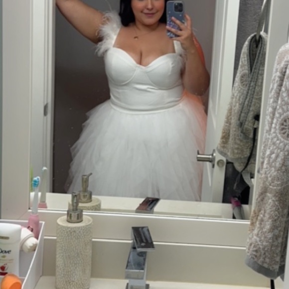 Fashion Nova White Dress! 2X worn only for photos - Picture 2 of 2